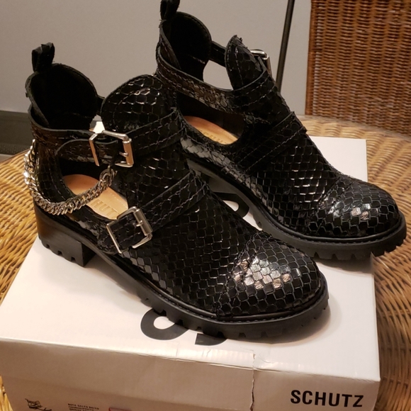 SCHUTZ Shoes - Schutz bootie 5.5